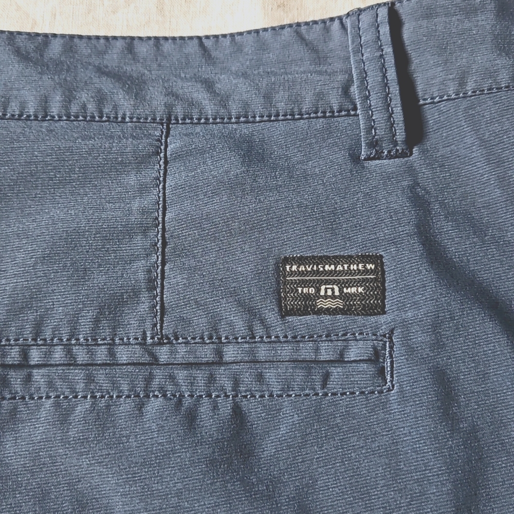 Travis Mathew Indigo Casual shorts size 42 Classic Bermudas Lightweight - Picture 8 of 13